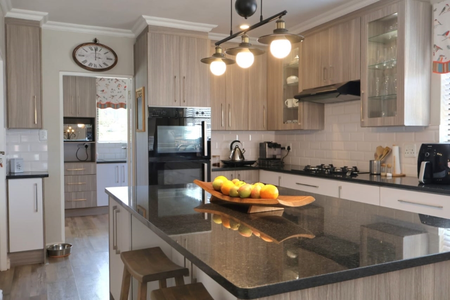 4 Bedroom Property for Sale in Wavecrest Eastern Cape